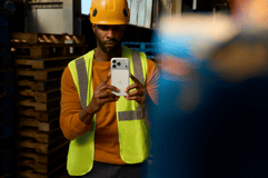250822_ProdLife-ProjectRocky-iPhone17ProMax-NewYorkCity_JN_003751_RGB_00-0213-907_v5_CP_f-1