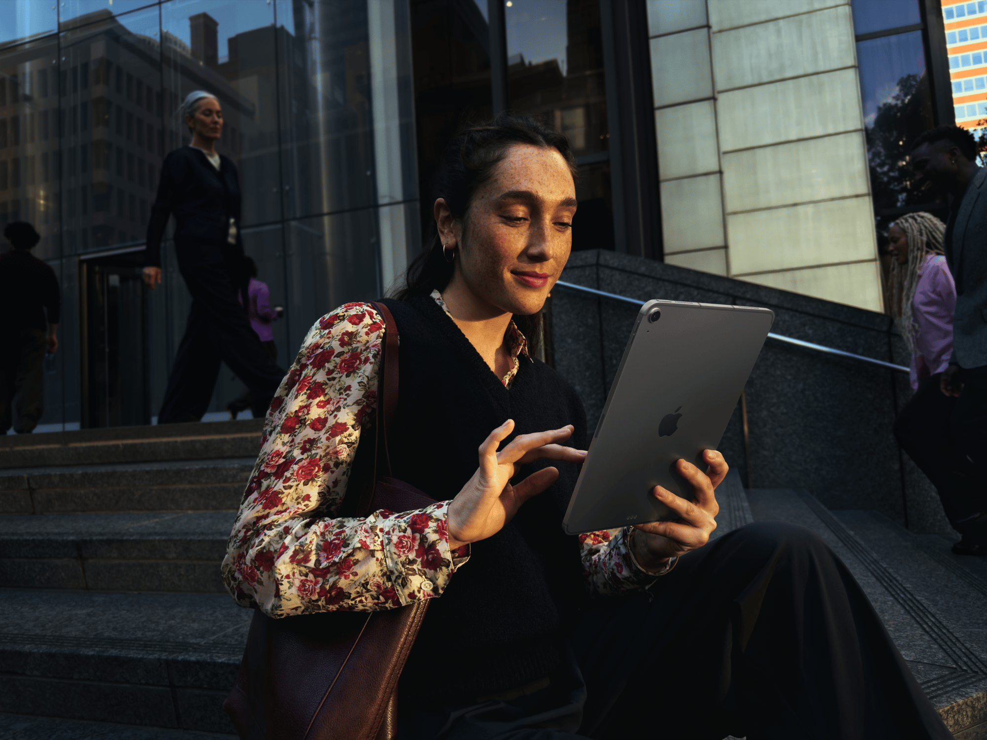 260118_ProdLife-iPadAirM311in-LosAngeles_AK_i100508_RGB_00-0234-634_V4_RS_f-1